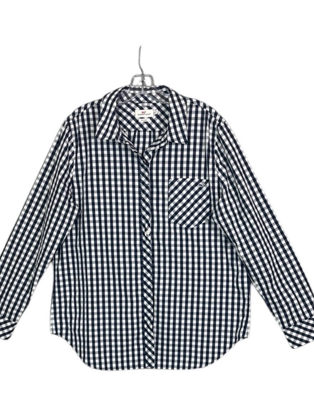 Vineyard Vines Women’s navy & white button down shirt.